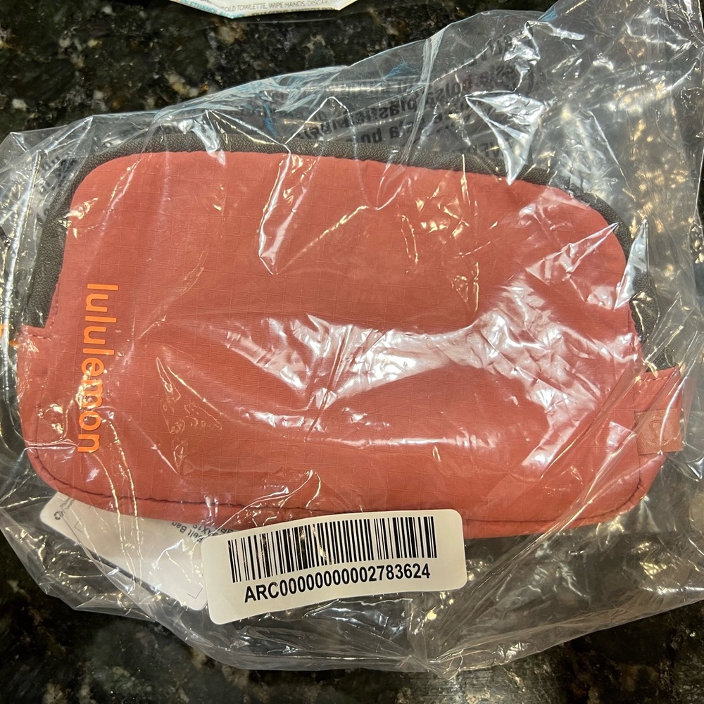 NIP lululemon brier rose mini belt bag